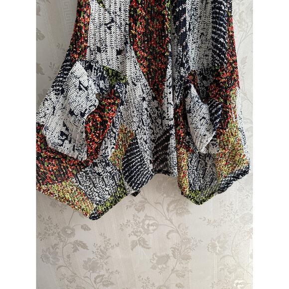 Artsy Abstract Top Size XS/S Multicover Sleeveless V neck Large Button Lagenlook - Picture 5 of 11